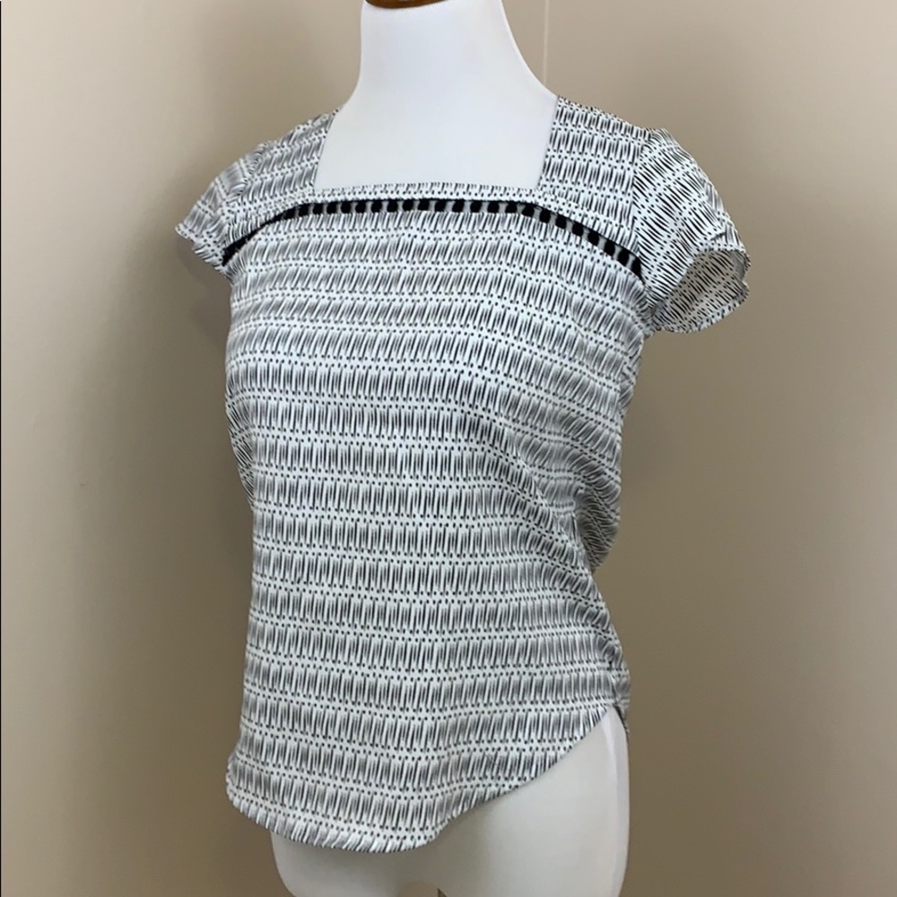 Ann Taylor black and white short sleeve shell XS
